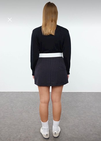 Gri Mini Çizgili Pilili Etek - Görsel 4