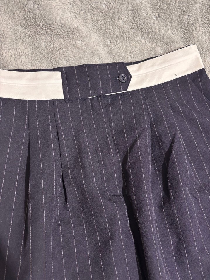 Gri Mini Çizgili Pilili Etek - Görsel 3