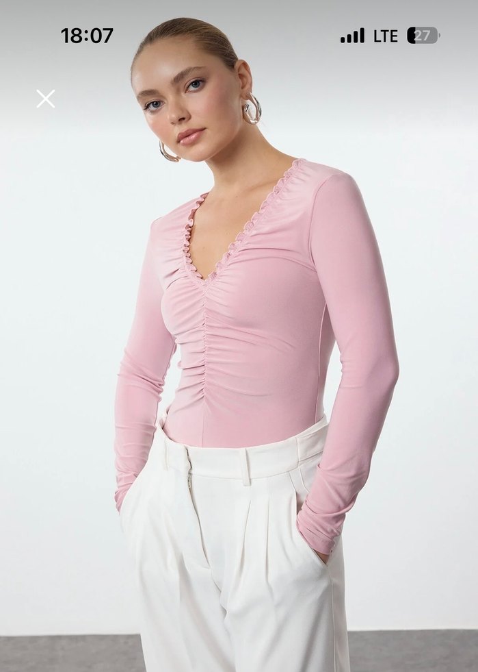 Piliseli Pembe V Yakalı Kadın Bluz - Görsel 2