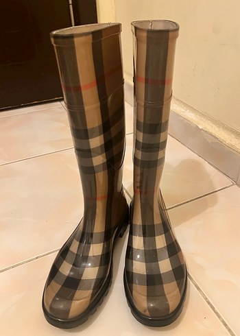 Burberry 36