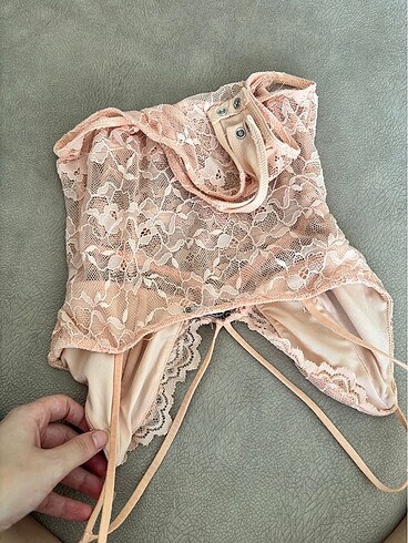 xs Beden BERSHKA dantel bodysuit pudra