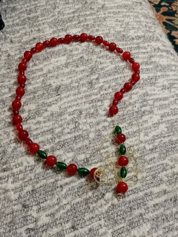 Uzun Kırmızı Boncuklu Nakışlı Kadın Kolye - Görsel 2
