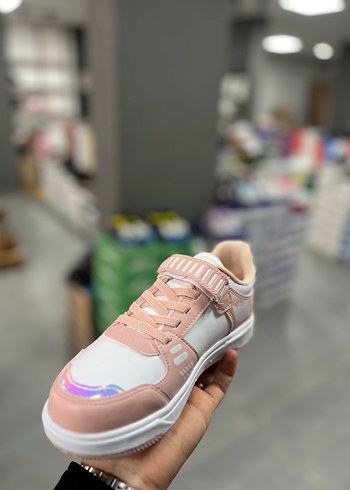Kız Çocuk Pembe Bağcıklı ve Cırt Cırtlı Spor Ayakkabı - Görsel 3