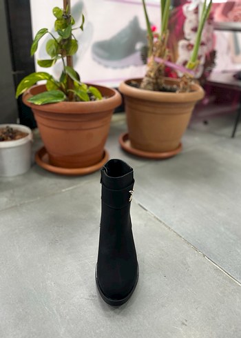 Siyah Süet Klasik Topuklu Kadın Bot - Görsel 2