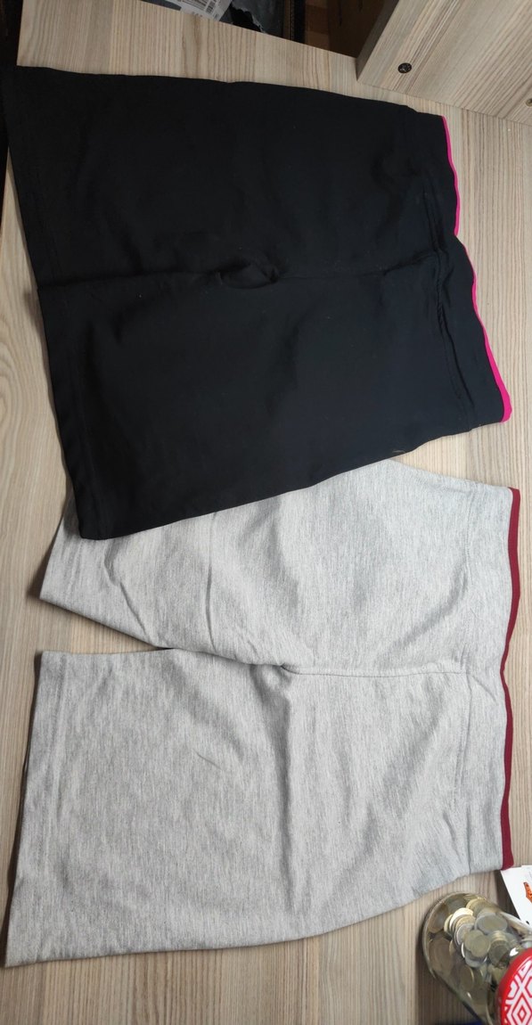 Gri ve Siyah Mini Spor Rahat Kesim Kadın Şort - Görsel 2