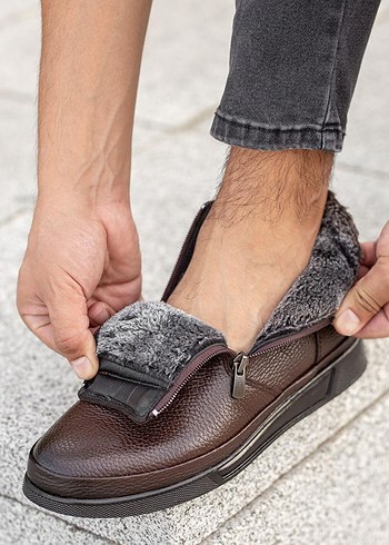 Kahverengi içi kürklü erkek bot - Görsel 2