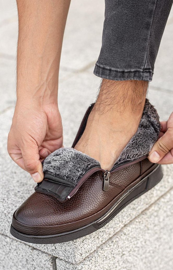 Kahverengi içi kürklü erkek bot - Görsel 2