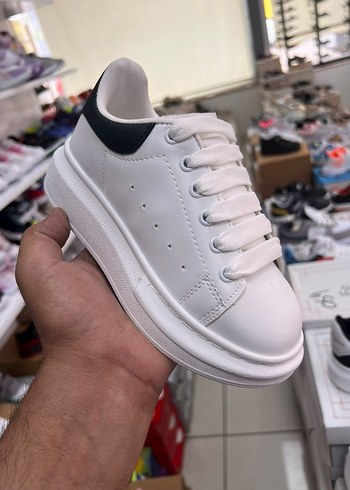 Alexander McQueen 32