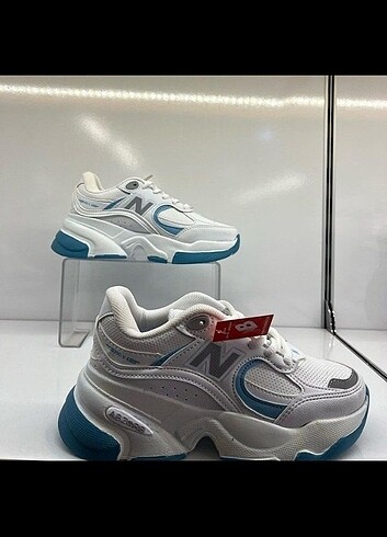 NEW BALANCE SPOR AYAKKABI MAGAZA ÜRÜNÜDÜR