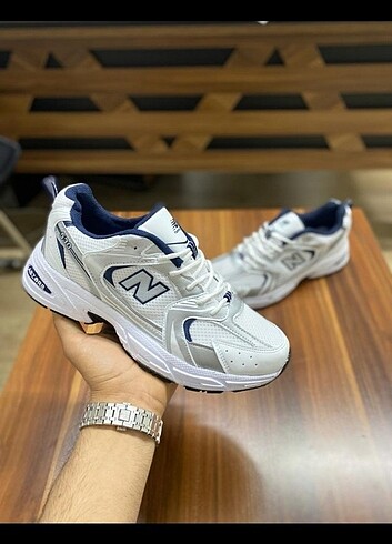 NEW BALANCE SPOR AYAKKABI MAGAZA ÜRÜNÜDÜR