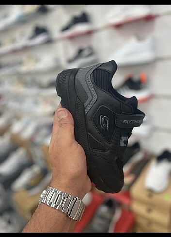 Skechers Çocuk spor ayakkabı magaza ürünüdür