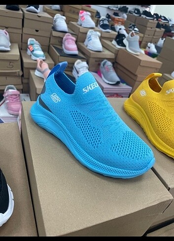 Skechers Çocuk spor ayakkabı magaza ürünüdür