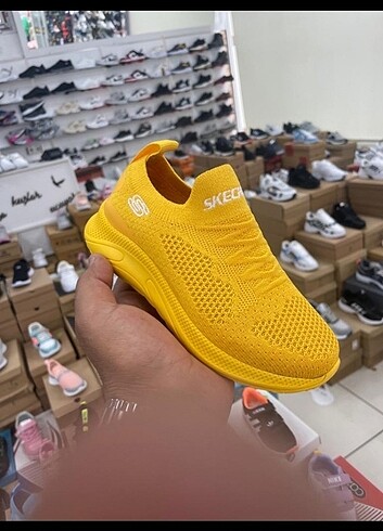 Çocuk spor ayakkabı magaza ürünüdür