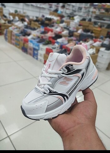 çocuk spor ayakkabı 31 32 33 34 35 mevcut mesaj atarak istedigi
