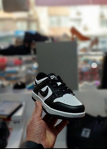 Nike Nike dunk dikişli sıfır ve kutulu magaza ürünüdür