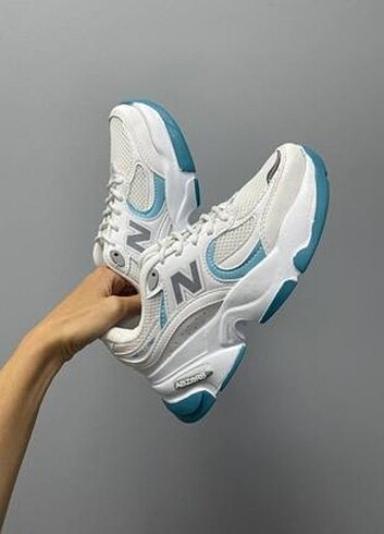 NEW BALANCE SPOR AYAKKABI SIFIR MAGAZA ÜRÜNÜ KOKU VE TERLEME YAP