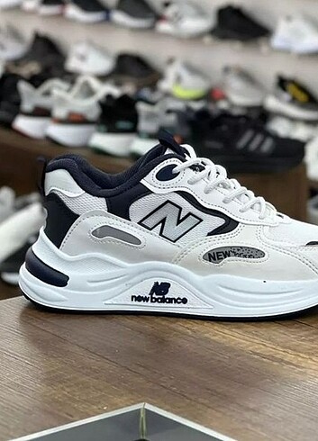 NEW BALANCE SPOR AYAKKABI SIFIR MAGAZA ÜRÜNÜ KOKU VE TERLEME YAP