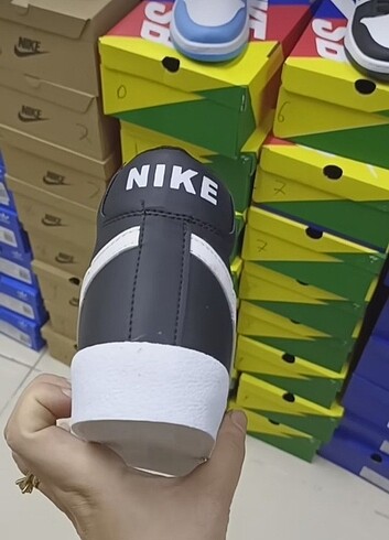 40 Beden NİKE BLAZER SIFIR ÜRÜN KOKU TERLEME YAPMAZ 3 CM TOPUK BOYU