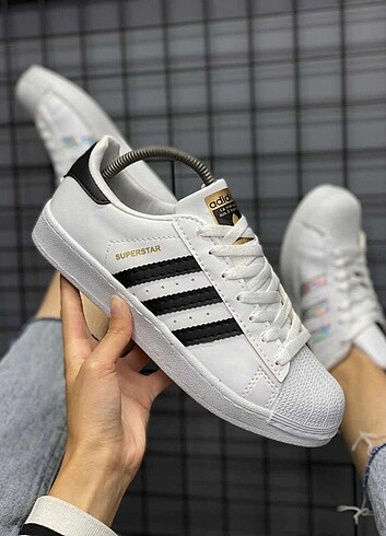 Adidas Süperstar ürün sıfır kutuludur magaza gönderimi yapılmakda 36 37
