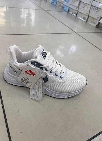 Nike Bayan spor ayakkabı sıfır magaza ürünü