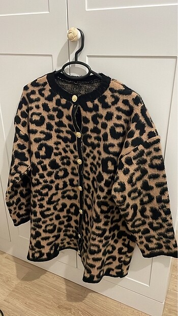 Leopar hırka etiketli