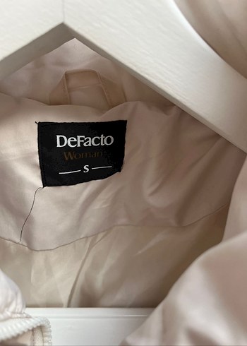 Düğmeli Beyaz Kısa Kadın Kışlık Mont - Görsel 2