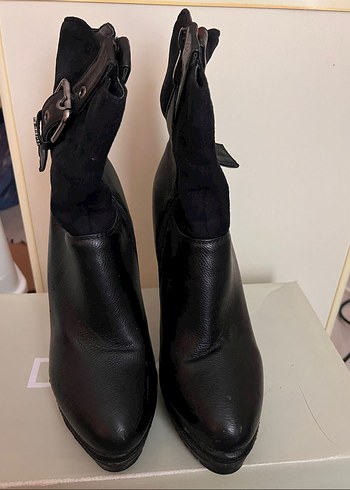 Tokalı Siyah Deri Stiletto Kadın Bot - Görsel 4