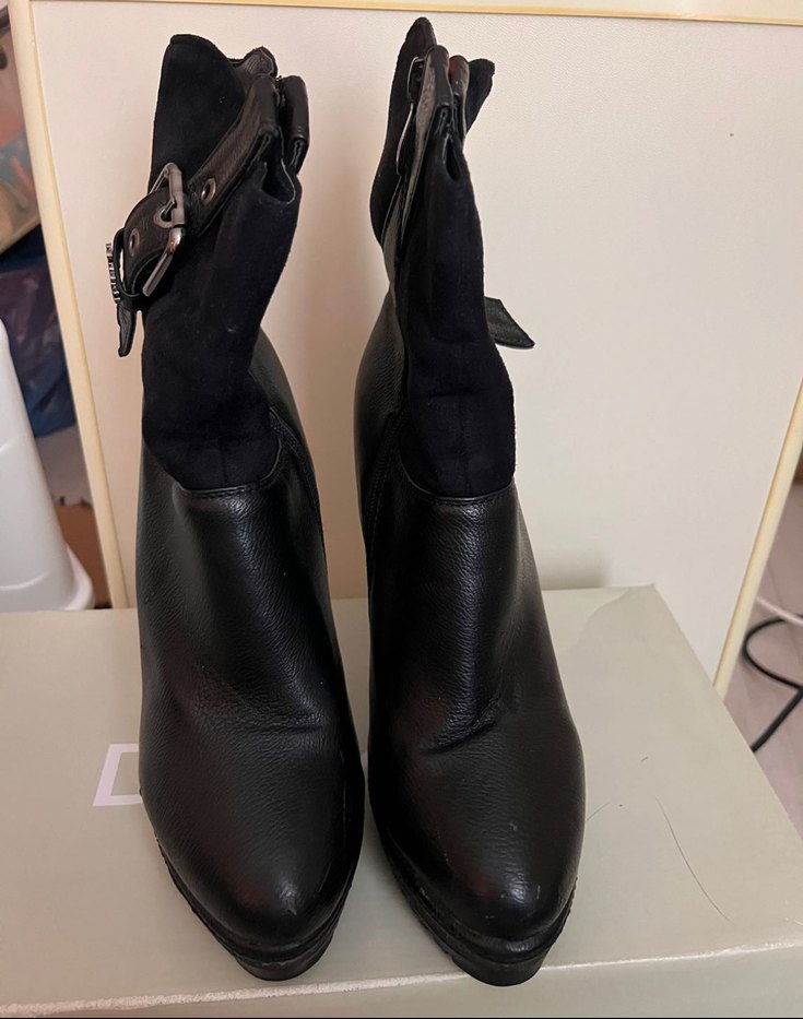 Tokalı Siyah Deri Stiletto Kadın Bot - Görsel 4