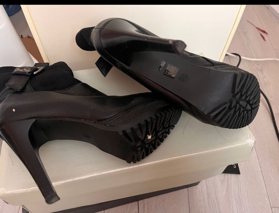 Tokalı Siyah Deri Stiletto Kadın Bot - Görsel 3