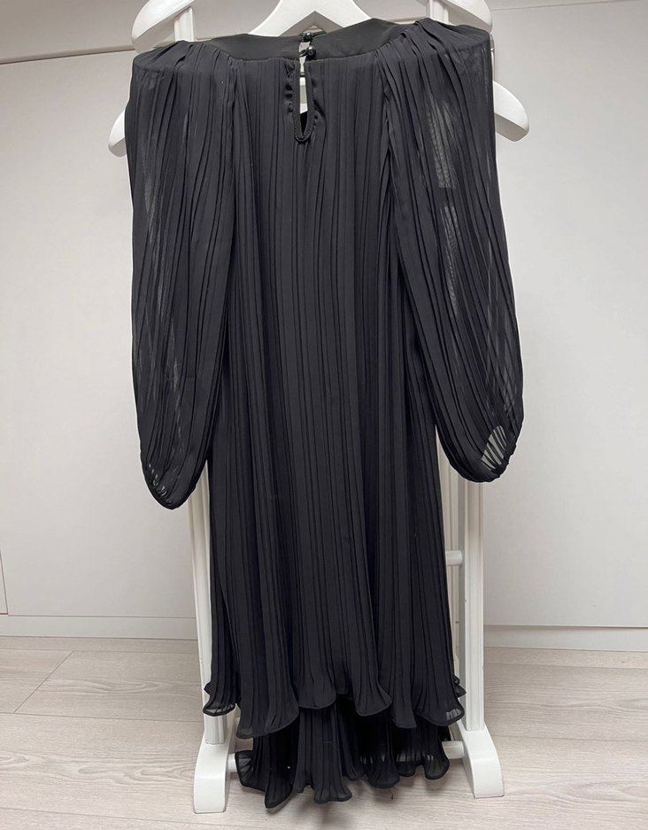 İnci Detaylı Siyah Elbise - Görsel 2