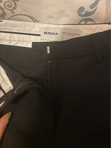 36 Beden siyah Renk Bershka düşük bel pantolon