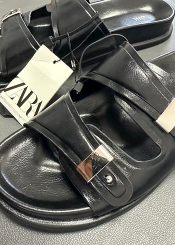 Zara Siyah Parlak Tokalı Suni Deri Kadın Terlik - Görsel 9