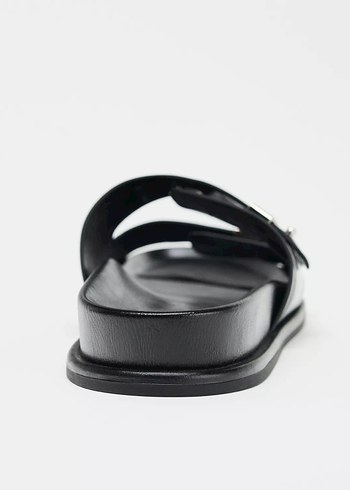 Zara Siyah Parlak Tokalı Suni Deri Kadın Terlik - Görsel 5