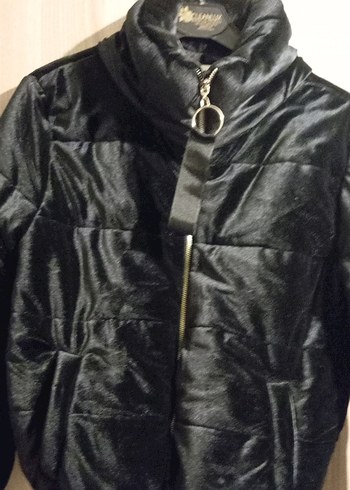 Siyah Parlak Kısa Kürklü Kadın Mont - Görsel 2