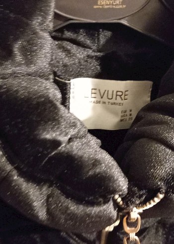 Siyah Parlak Kısa Kürklü Kadın Mont - Görsel 4