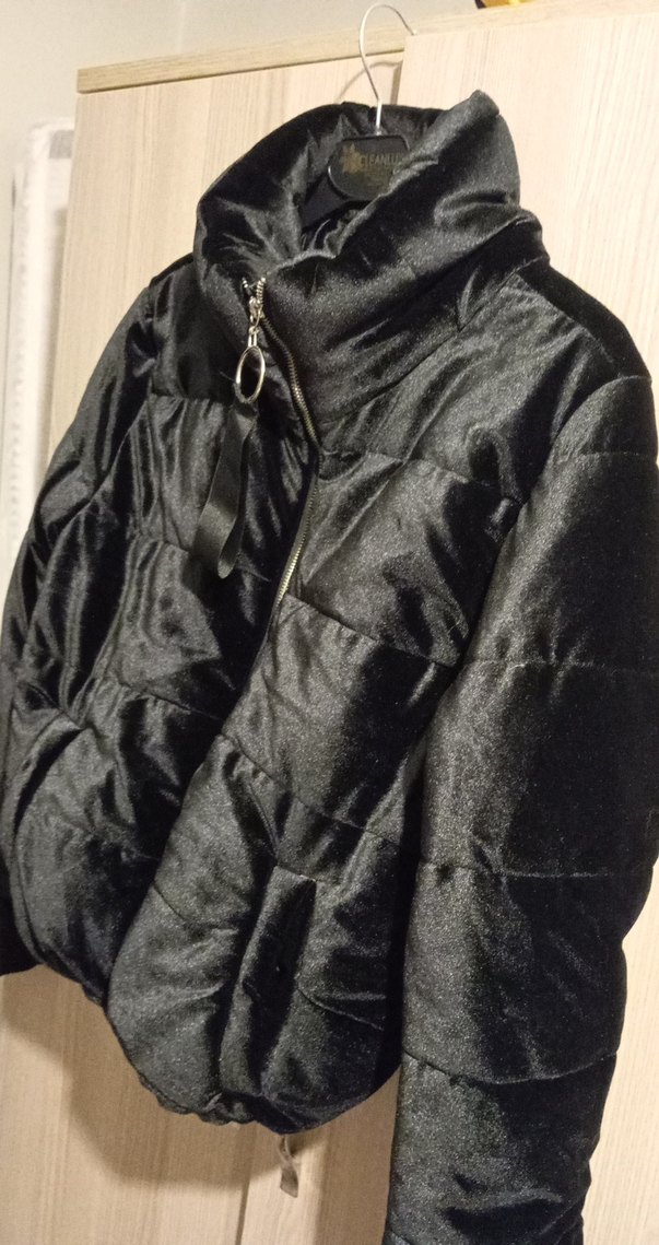 Siyah Parlak Kısa Kürklü Kadın Mont - Görsel 3