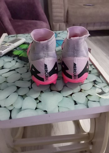 38 Beden Nike Erkek Pembe Futbol Ayakkabısı