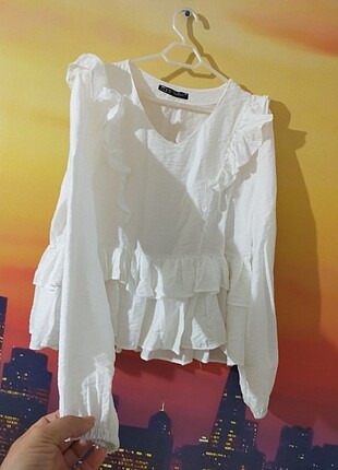 Zara Bel ve omuz firfir detayli bluz