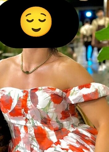 Omuz ları acık astarli tropikal bölge elbisesi.. Taylan tam alın