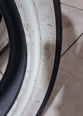 Beyaz Vintage Motosiklet Lastiği - Görsel 3