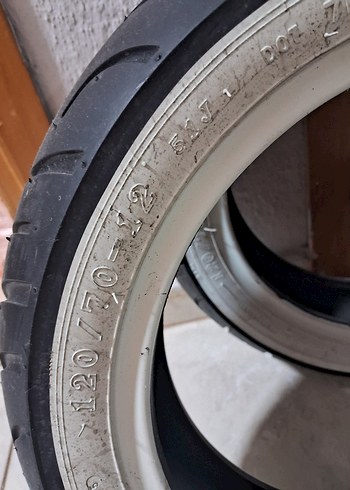 Beyaz Vintage Motosiklet Lastiği - Görsel 4