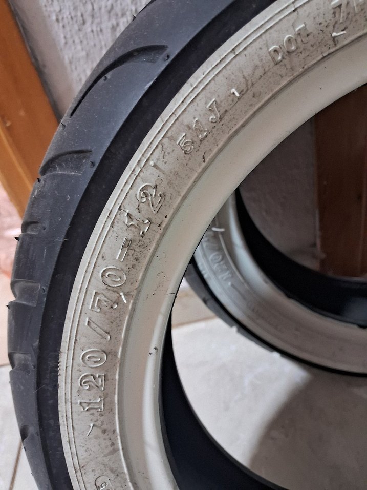 Beyaz Vintage Motosiklet Lastiği - Görsel 4