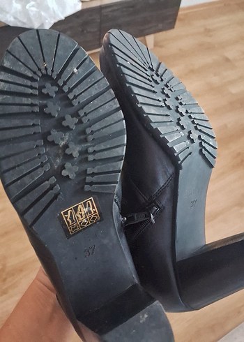 Tokalı Siyah Deri Kadın Biker Bot - Görsel 3