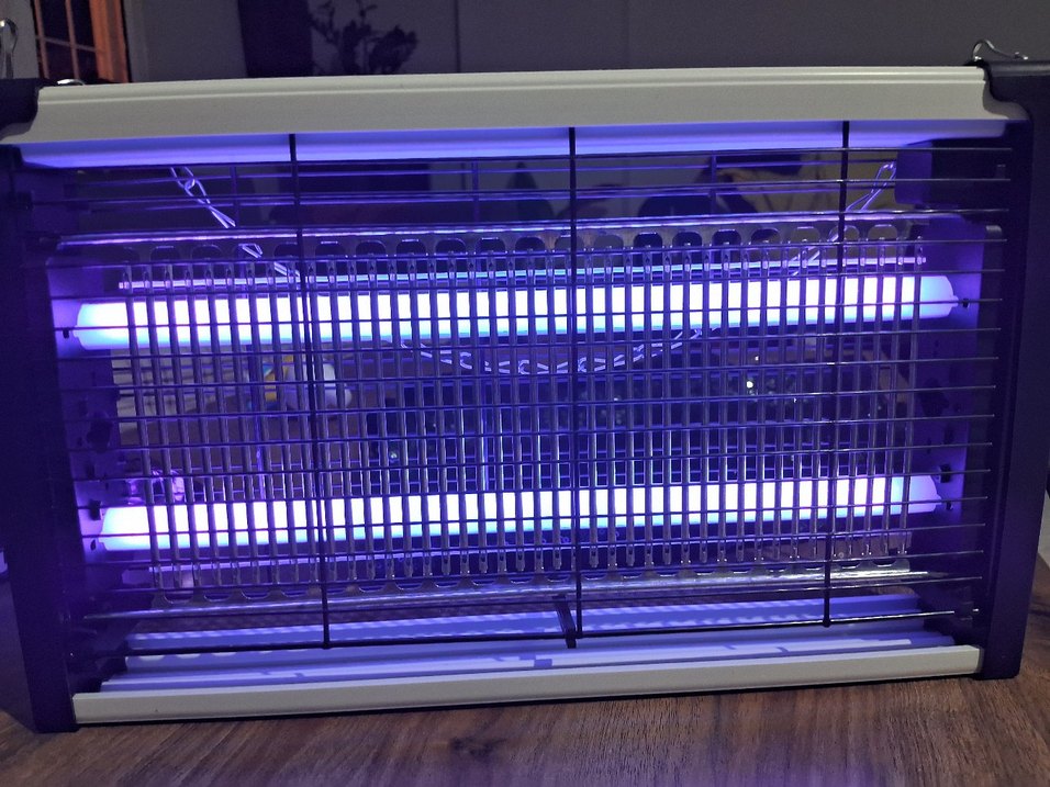 Sıfır üründür
Mor Renk Elektrikli Sivrisinek Öldürücü Lamba - Görsel 2