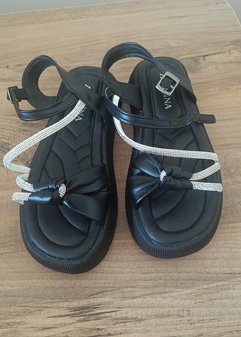 Diger Siyah Dolgu Topuklu Kadın Sandalet