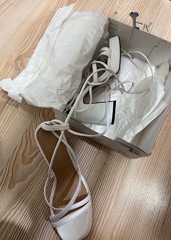 Beyaz Bağcıklı Platform Topuklu - Görsel 2