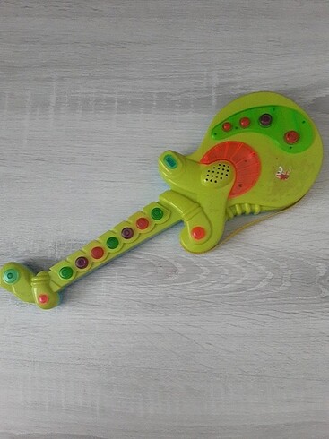 Oyuncak gitar 