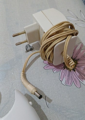 Beyaz Braun Epilatör ve Şarj Aleti - Görsel 3