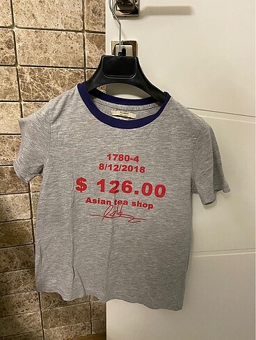 Pull& bear t shirt