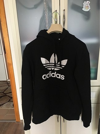 Adidas swatshirt